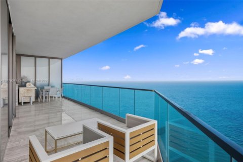 Condo in Sunny Isles Beach, Florida, 2 bedrooms  № 1868643 - photo 14