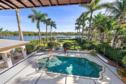 House in Palm Beach Gardens, Florida 5 bedrooms, 666.57 sq.m. № 2243376 - photo 10
