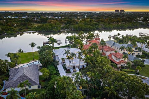 House in Palm Beach Gardens, Florida 5 bedrooms, 666.57 sq.m. № 2243376
