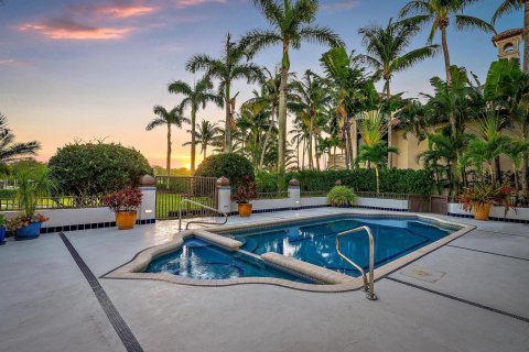 House in Palm Beach Gardens, Florida 5 bedrooms, 666.57 sq.m. № 2243376 - photo 9