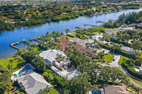 House in Palm Beach Gardens, Florida 5 bedrooms, 666.57 sq.m. № 2243376 - photo 2