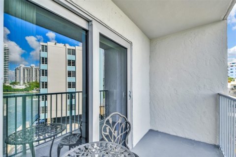 Condominio en venta en Miami Beach, Florida, 1 dormitorio, 61.32 m2 № 1999444 - foto 18