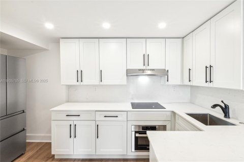 Condominio en venta en Miami Beach, Florida, 1 dormitorio, 61.32 m2 № 1999444 - foto 14