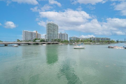 Condominio en venta en Miami Beach, Florida, 1 dormitorio, 61.32 m2 № 1999444 - foto 27