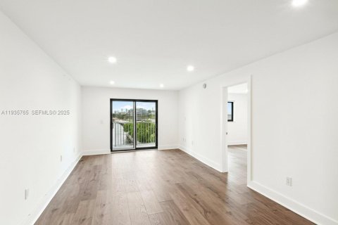 Condominio en venta en Miami Beach, Florida, 1 dormitorio, 61.32 m2 № 1999444 - foto 6