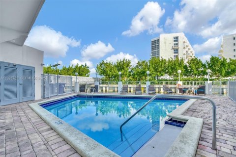Condominio en venta en Miami Beach, Florida, 1 dormitorio, 61.32 m2 № 1999444 - foto 16