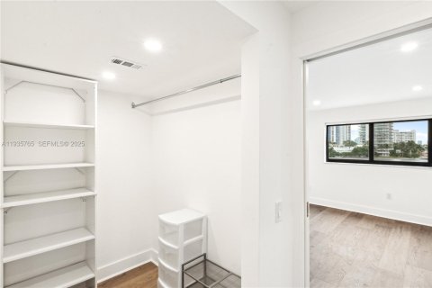 Condominio en venta en Miami Beach, Florida, 1 dormitorio, 61.32 m2 № 1999444 - foto 11