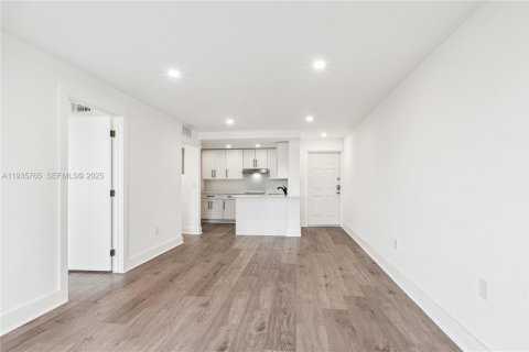 Condominio en venta en Miami Beach, Florida, 1 dormitorio, 61.32 m2 № 1999444 - foto 7