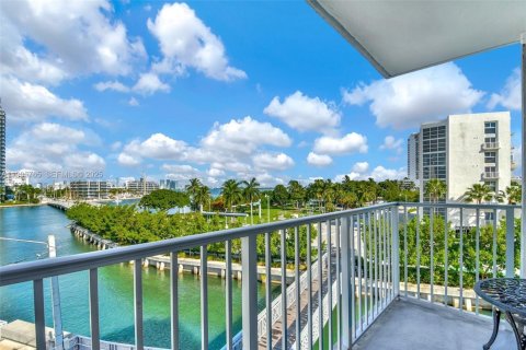 Condominio en venta en Miami Beach, Florida, 1 dormitorio, 61.32 m2 № 1999444 - foto 17