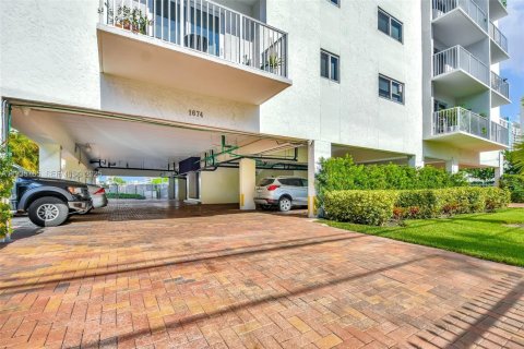 Condominio en venta en Miami Beach, Florida, 1 dormitorio, 61.32 m2 № 1999444 - foto 19