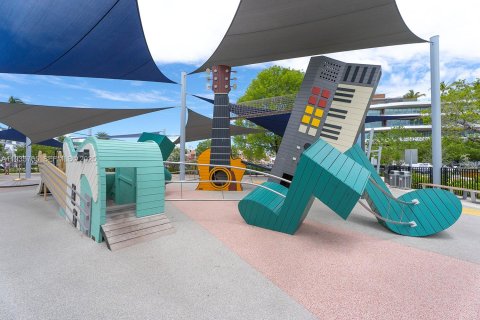 Condominio en venta en Miami Beach, Florida, 1 dormitorio, 61.32 m2 № 1999444 - foto 25