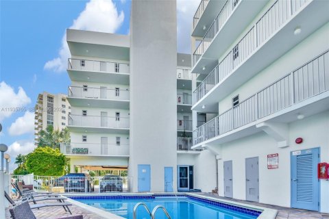 Condominio en venta en Miami Beach, Florida, 1 dormitorio, 61.32 m2 № 1999444 - foto 23