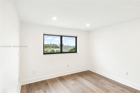 Condominio en venta en Miami Beach, Florida, 1 dormitorio, 61.32 m2 № 1999444 - foto 9