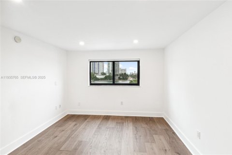 Condominio en venta en Miami Beach, Florida, 1 dormitorio, 61.32 m2 № 1999444 - foto 8