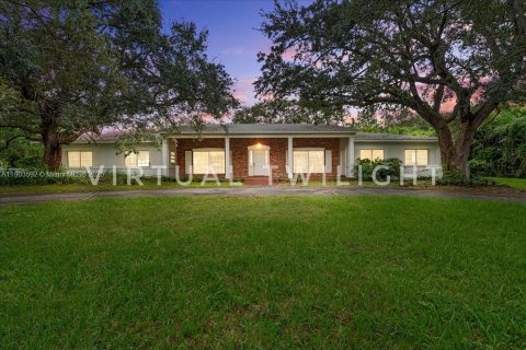 Купить виллу или дом в Хомстед, Флорида 4 спальни, 392.98м2, № 1955047 - фото 2