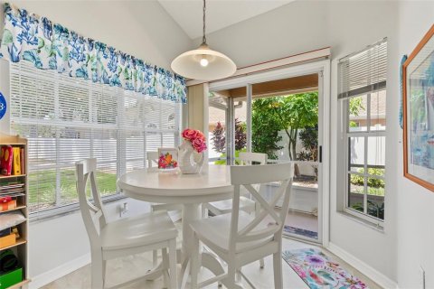 Townhouse in Clearwater, Florida 4 bedrooms, 179.12 sq.m. № 2351872 - photo 18