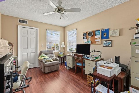 Townhouse in Clearwater, Florida 4 bedrooms, 179.12 sq.m. № 2351872 - photo 26