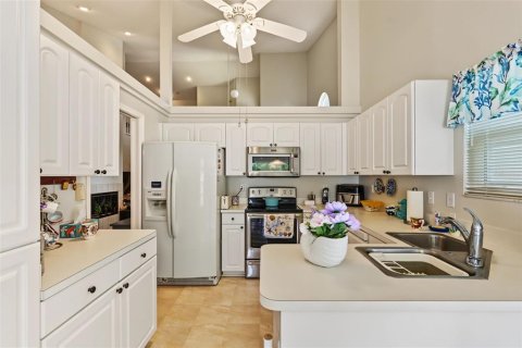 Townhouse in Clearwater, Florida 4 bedrooms, 179.12 sq.m. № 2351872 - photo 17