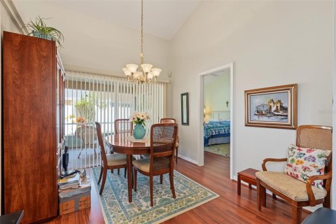 Townhouse in Clearwater, Florida 4 bedrooms, 179.12 sq.m. № 2351872 - photo 11