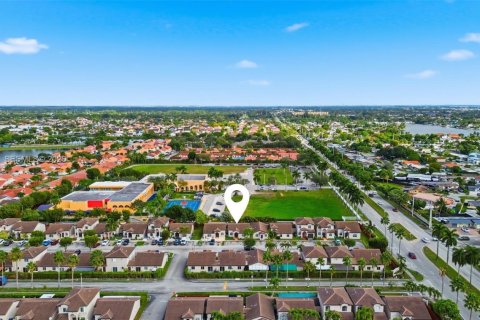 Townhouse in Hialeah, Florida 3 bedrooms, 117.15 sq.m. № 2058407 - photo 12