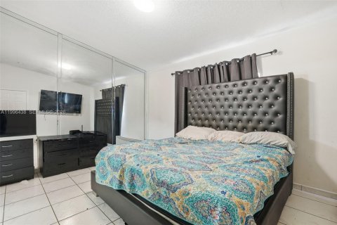 Townhouse in Hialeah, Florida 3 bedrooms, 117.15 sq.m. № 2058407 - photo 6