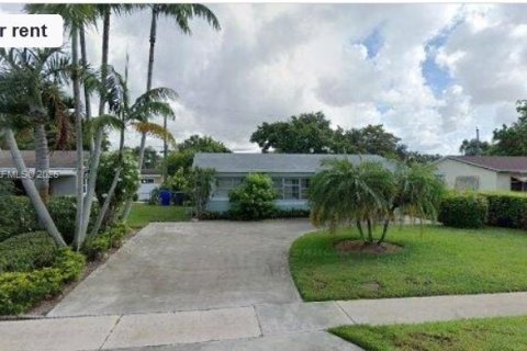 House in Hollywood, Florida 3 bedrooms, 107.95 sq.m. № 2042991