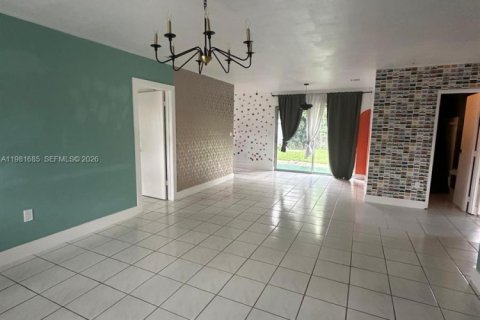House in Hollywood, Florida 3 bedrooms, 107.95 sq.m. № 2042991 - photo 2