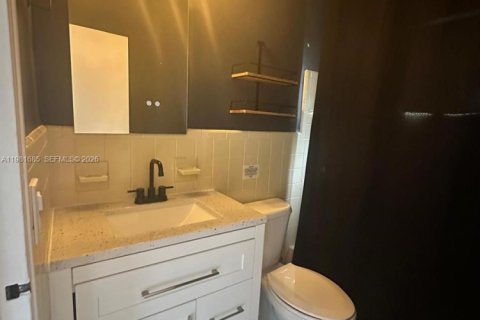 House in Hollywood, Florida 3 bedrooms, 107.95 sq.m. № 2042991 - photo 24