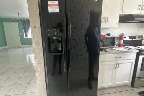 House in Hollywood, Florida 3 bedrooms, 107.95 sq.m. № 2042991 - photo 16