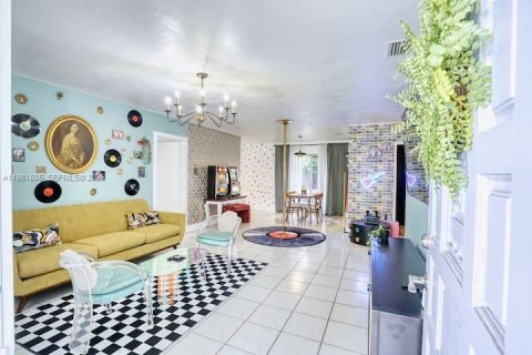 House in Hollywood, Florida 3 bedrooms, 107.95 sq.m. № 2042991 - photo 5