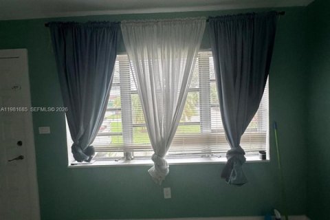 House in Hollywood, Florida 3 bedrooms, 107.95 sq.m. № 2042991 - photo 3