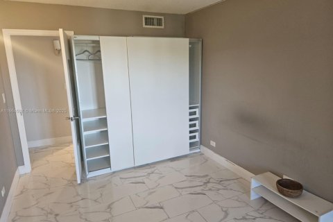 Купить кондоминиум в Майами, Флорида 3 спальни, 181.16м2, № 1957864 - фото 18