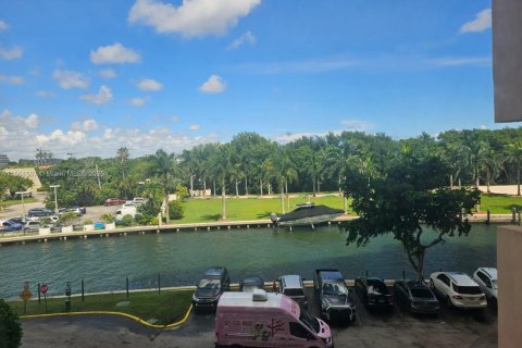 Купить кондоминиум в Майами, Флорида 3 спальни, 181.16м2, № 1957864 - фото 25