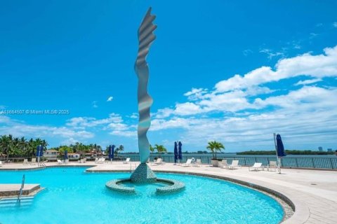 Купить кондоминиум в Майами, Флорида 3 спальни, 181.16м2, № 1957864 - фото 2