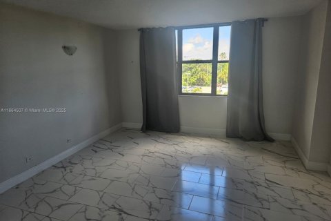 Купить кондоминиум в Майами, Флорида 3 спальни, 181.16м2, № 1957864 - фото 21