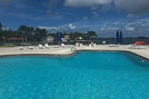 Купить кондоминиум в Майами, Флорида 3 спальни, 181.16м2, № 1957864 - фото 6