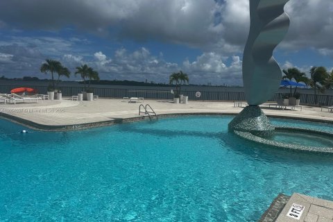 Купить кондоминиум в Майами, Флорида 3 спальни, 181.16м2, № 1957864 - фото 3