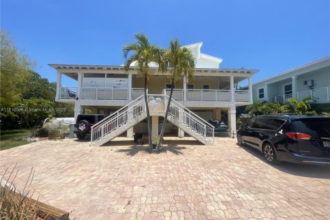 House in Key Largo, Florida 3 bedrooms, 195.09 sq.m. № 1869946 - photo 1