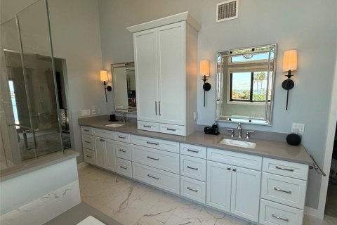 House in Saint Pete Beach, Florida 4 bedrooms, 269.42 sq.m. № 1819577 - photo 22