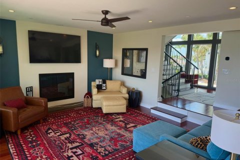 House in Saint Pete Beach, Florida 4 bedrooms, 269.42 sq.m. № 1819577 - photo 13