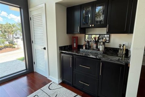 House in Saint Pete Beach, Florida 4 bedrooms, 269.42 sq.m. № 1819577 - photo 11