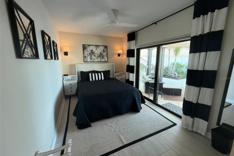 House in Saint Pete Beach, Florida 4 bedrooms, 269.42 sq.m. № 1819577 - photo 7