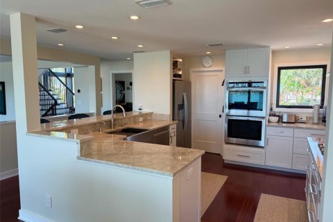 House in Saint Pete Beach, Florida 4 bedrooms, 269.42 sq.m. № 1819577 - photo 15