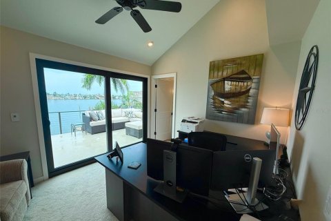 House in Saint Pete Beach, Florida 4 bedrooms, 269.42 sq.m. № 1819577 - photo 25