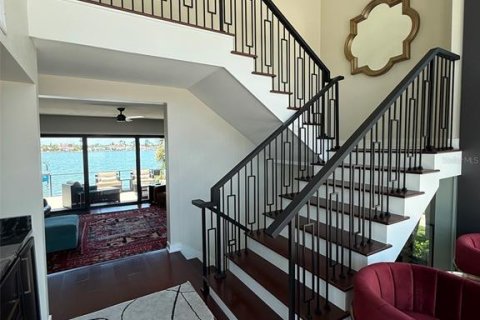 House in Saint Pete Beach, Florida 4 bedrooms, 269.42 sq.m. № 1819577 - photo 10