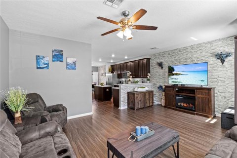 Townhouse in New Port Richey, Florida 2 bedrooms, 140.19 sq.m. № 2101232 - photo 19