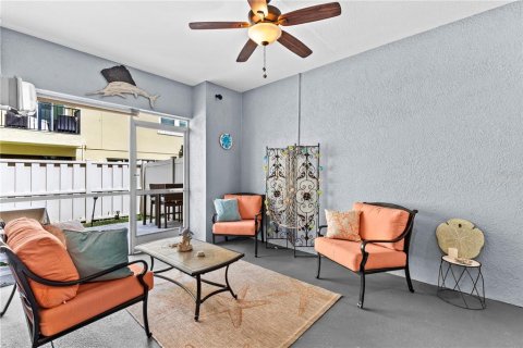 Townhouse in New Port Richey, Florida 2 bedrooms, 140.19 sq.m. № 2101232 - photo 6