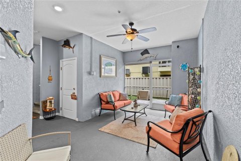 Townhouse in New Port Richey, Florida 2 bedrooms, 140.19 sq.m. № 2101232 - photo 4