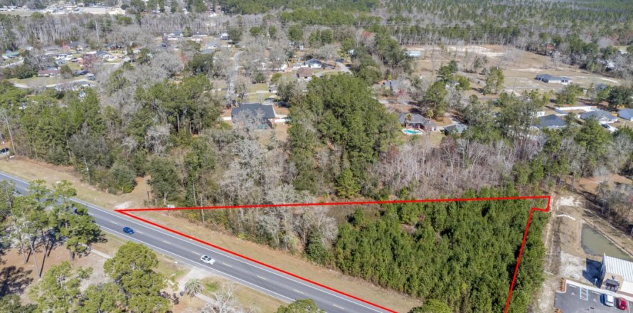 Commercial property in Macclenny, Florida № 766228