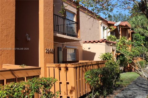 Condo in Miami Lakes, Florida, 1 bedroom  № 2044707 - photo 4